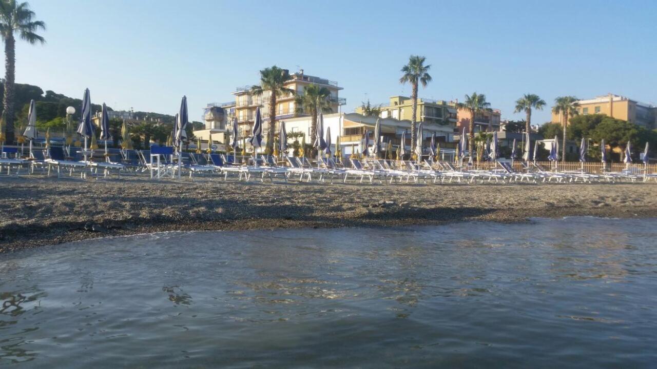 Hotel Villa San Giuseppe San Bartolomeo Al Mare Bagian luar foto