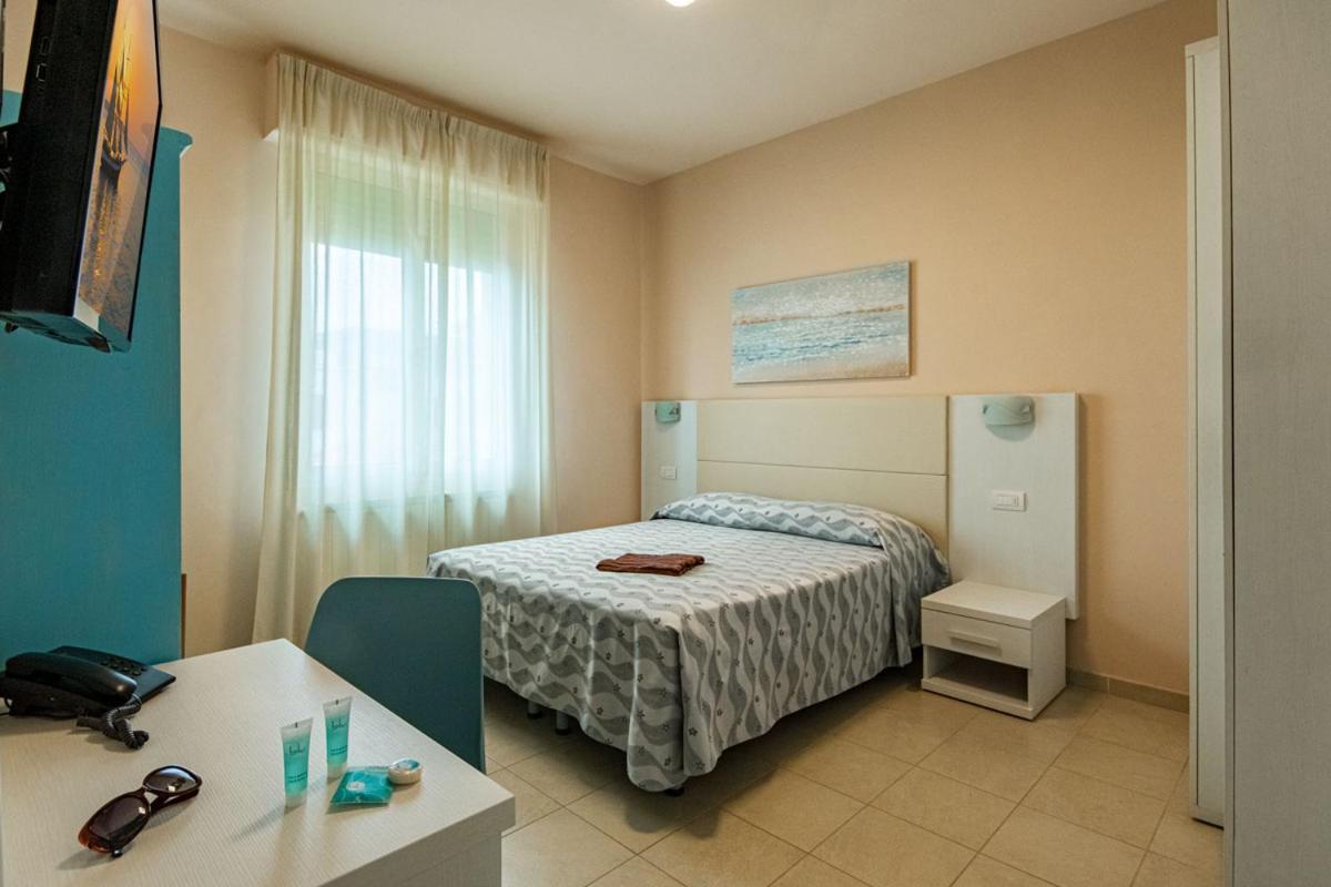 Hotel Villa San Giuseppe San Bartolomeo Al Mare Bagian luar foto