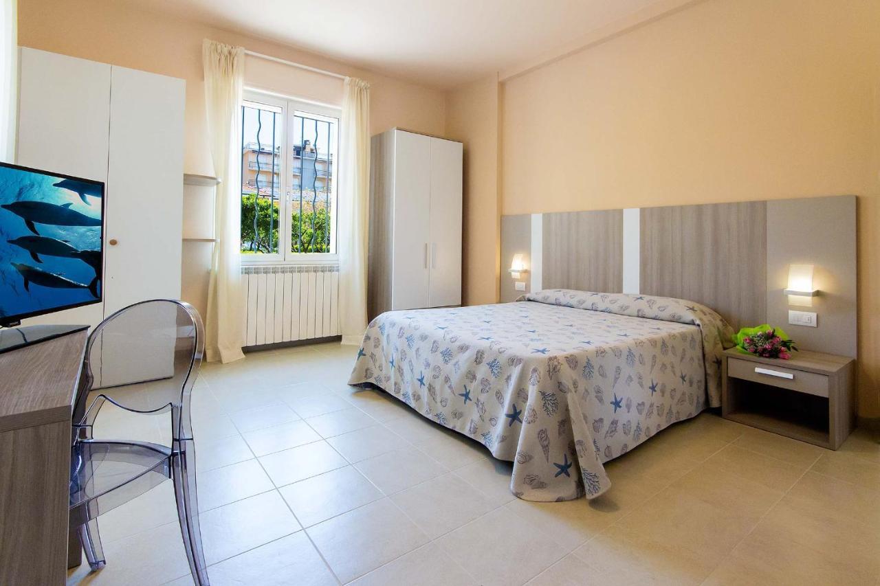 Hotel Villa San Giuseppe San Bartolomeo Al Mare Bagian luar foto