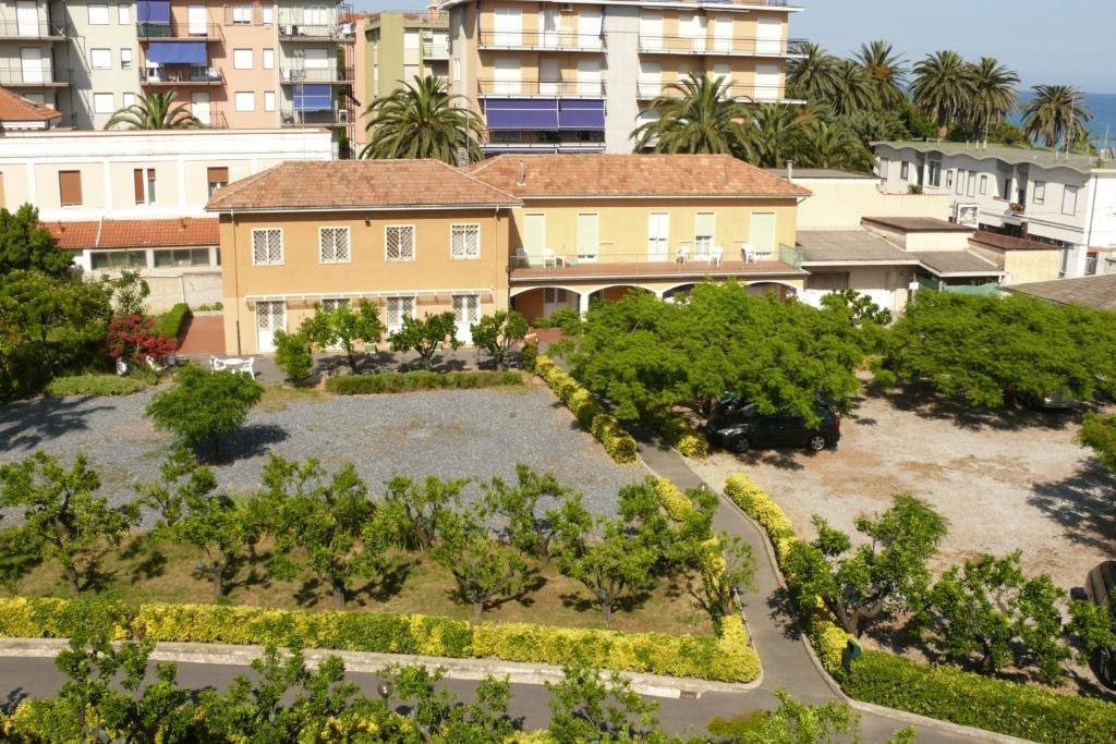 Hotel Villa San Giuseppe San Bartolomeo Al Mare Bagian luar foto