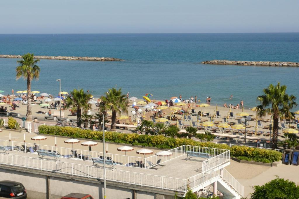 Hotel Villa San Giuseppe San Bartolomeo Al Mare Bagian luar foto