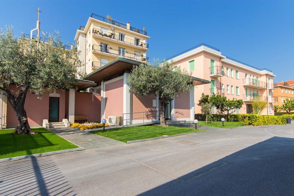 Hotel Villa San Giuseppe San Bartolomeo Al Mare Bagian luar foto