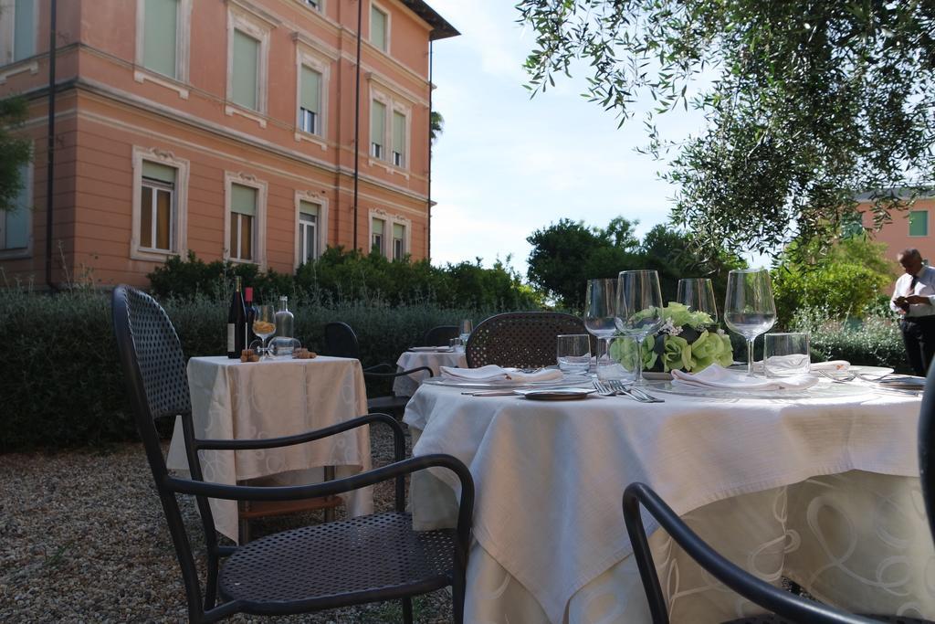 Hotel Villa San Giuseppe San Bartolomeo Al Mare Bagian luar foto