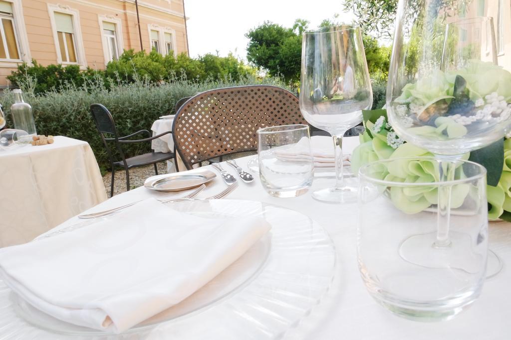 Hotel Villa San Giuseppe San Bartolomeo Al Mare Bagian luar foto