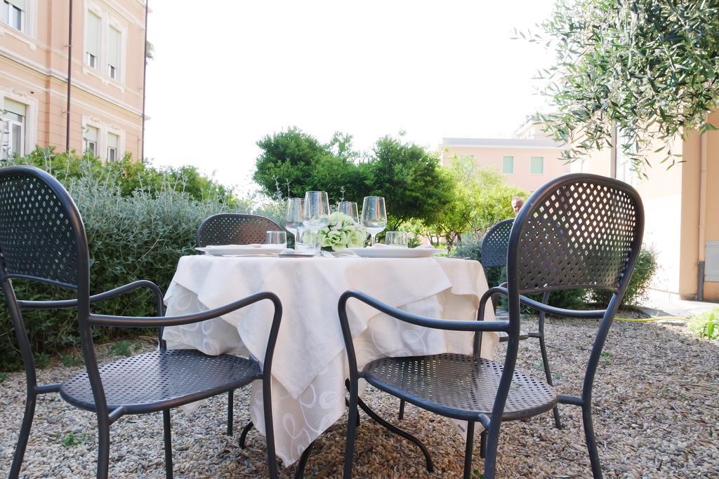 Hotel Villa San Giuseppe San Bartolomeo Al Mare Bagian luar foto