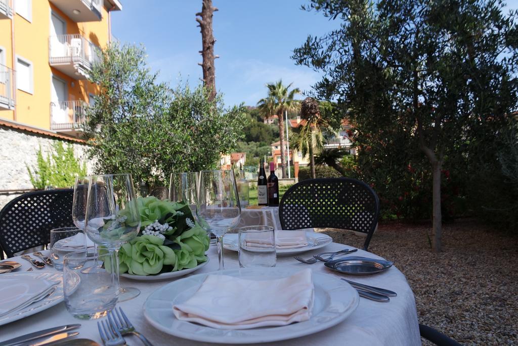 Hotel Villa San Giuseppe San Bartolomeo Al Mare Bagian luar foto