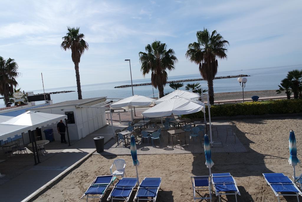 Hotel Villa San Giuseppe San Bartolomeo Al Mare Bagian luar foto
