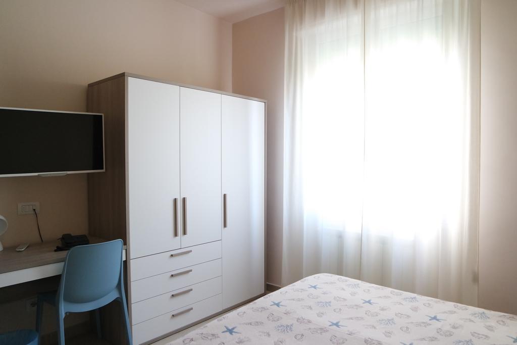 Hotel Villa San Giuseppe San Bartolomeo Al Mare Bagian luar foto