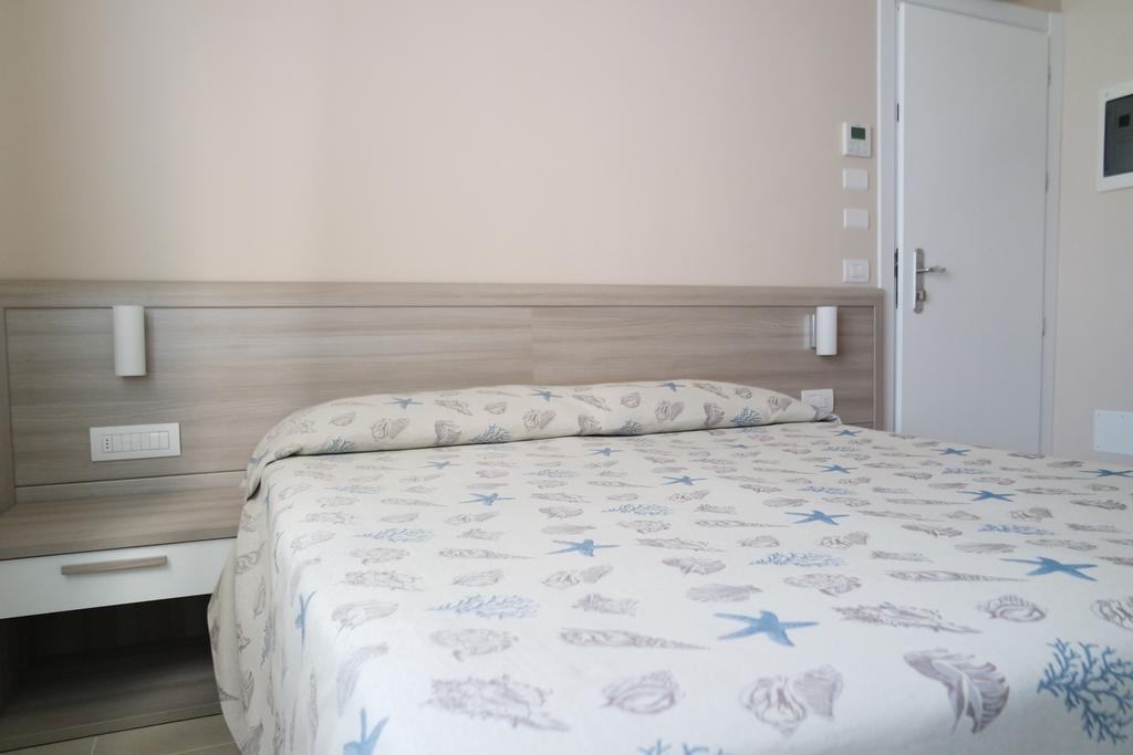 Hotel Villa San Giuseppe San Bartolomeo Al Mare Bagian luar foto