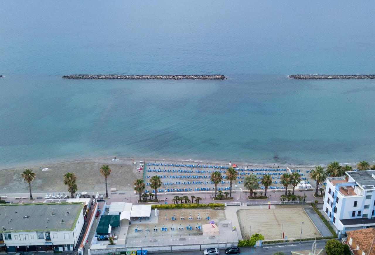 Hotel Villa San Giuseppe San Bartolomeo Al Mare Bagian luar foto