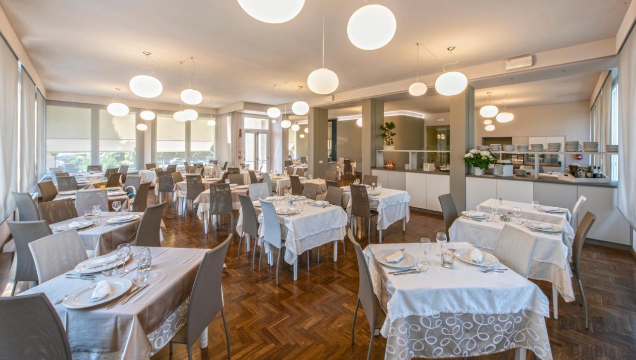 Hotel Villa San Giuseppe San Bartolomeo Al Mare Bagian luar foto